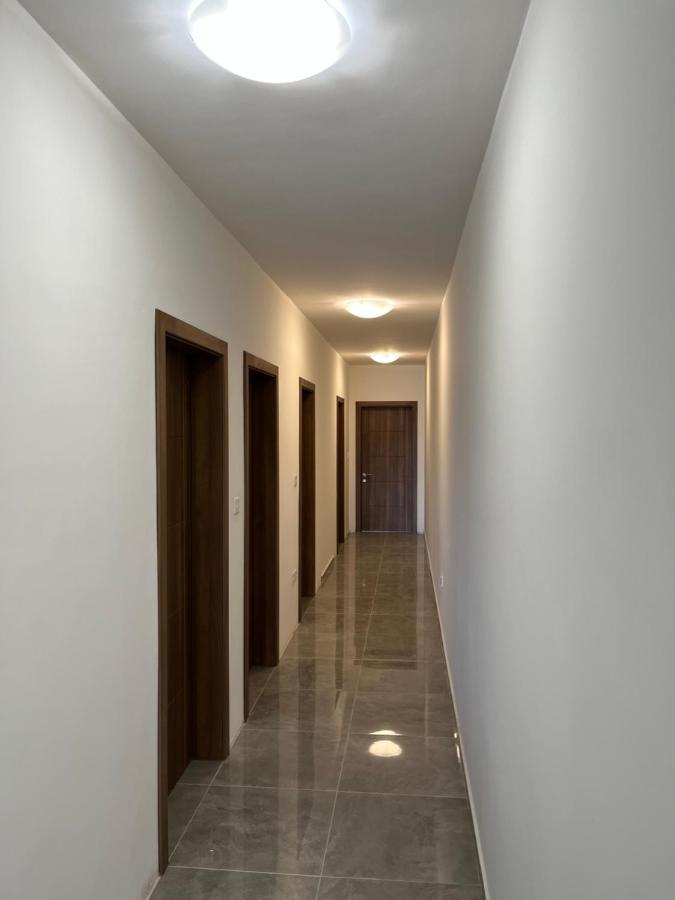 3 Bedroom Apartment - Walking Distance From Airport Gudja Exterior photo